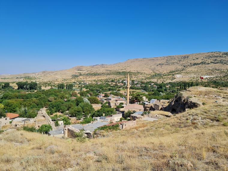 Vadi içindeki Boyalı Köyü'nün genel görünümü